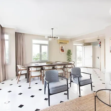 Spacious Exquisite 5br With Private Pool Вилла *