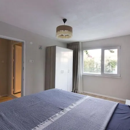 Spacious Exquisite 5br With Private Pool * Айвалык