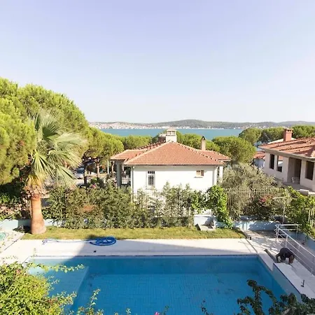 Spacious Exquisite 5br With Private Pool Вилла Айвалык