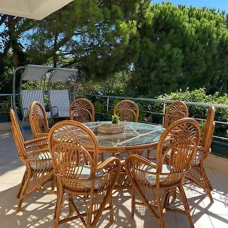 Spacious Exquisite 5br With Private Pool Айвалык