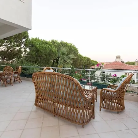 Spacious Exquisite 5br With Private Pool * Айвалык