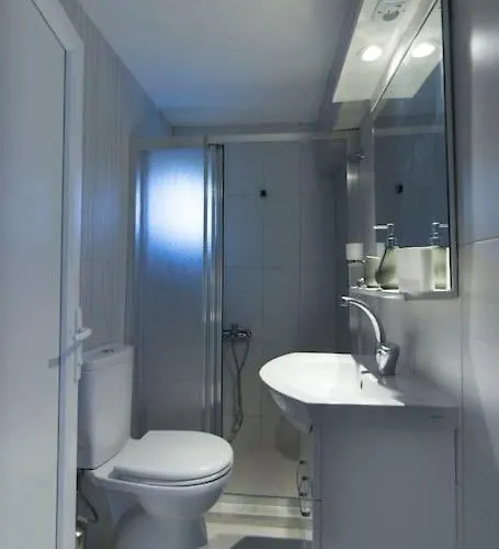 Spacious Exquisite 5br With Private Pool *