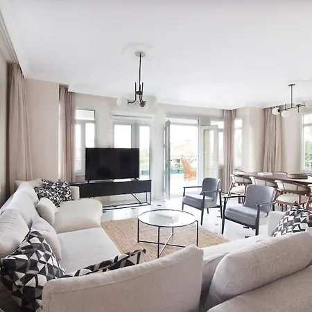 Вілла Spacious Exquisite 5br With Private Pool