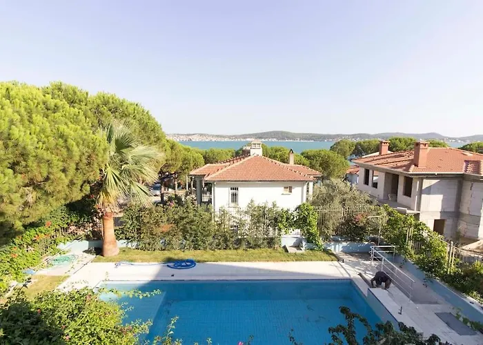 Spacious Exquisite 5br With Private Pool Villa Ayvalik