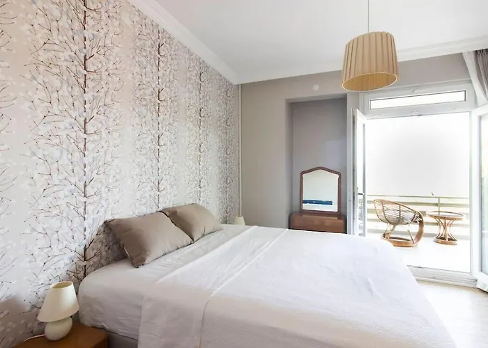 Spacious Exquisite 5br With Private Pool