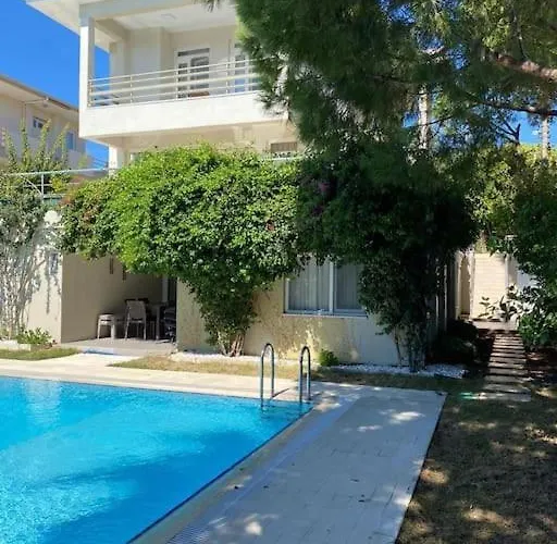 Spacious Exquisite 5br With Private Pool